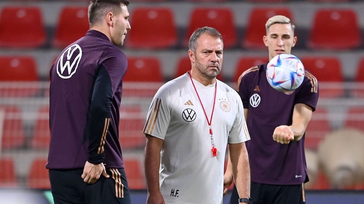 Hansi Flick mit Niklas Süle und Nico Schlotterbeck