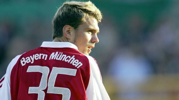 
                <strong>Zvjezdan Misimovic</strong><br>
                Zvjezdan Misimovic spielt sich in Bayerns Jugend hoch bis zur zweiten Mannschaft - aber nicht in den Profikader. Von Bochum geht es über Nürnberg zum VfL Wolfsburg. Dort ist der Mittelfeldspieler ein Garant für die überraschende Meisterschaft 2009.
              