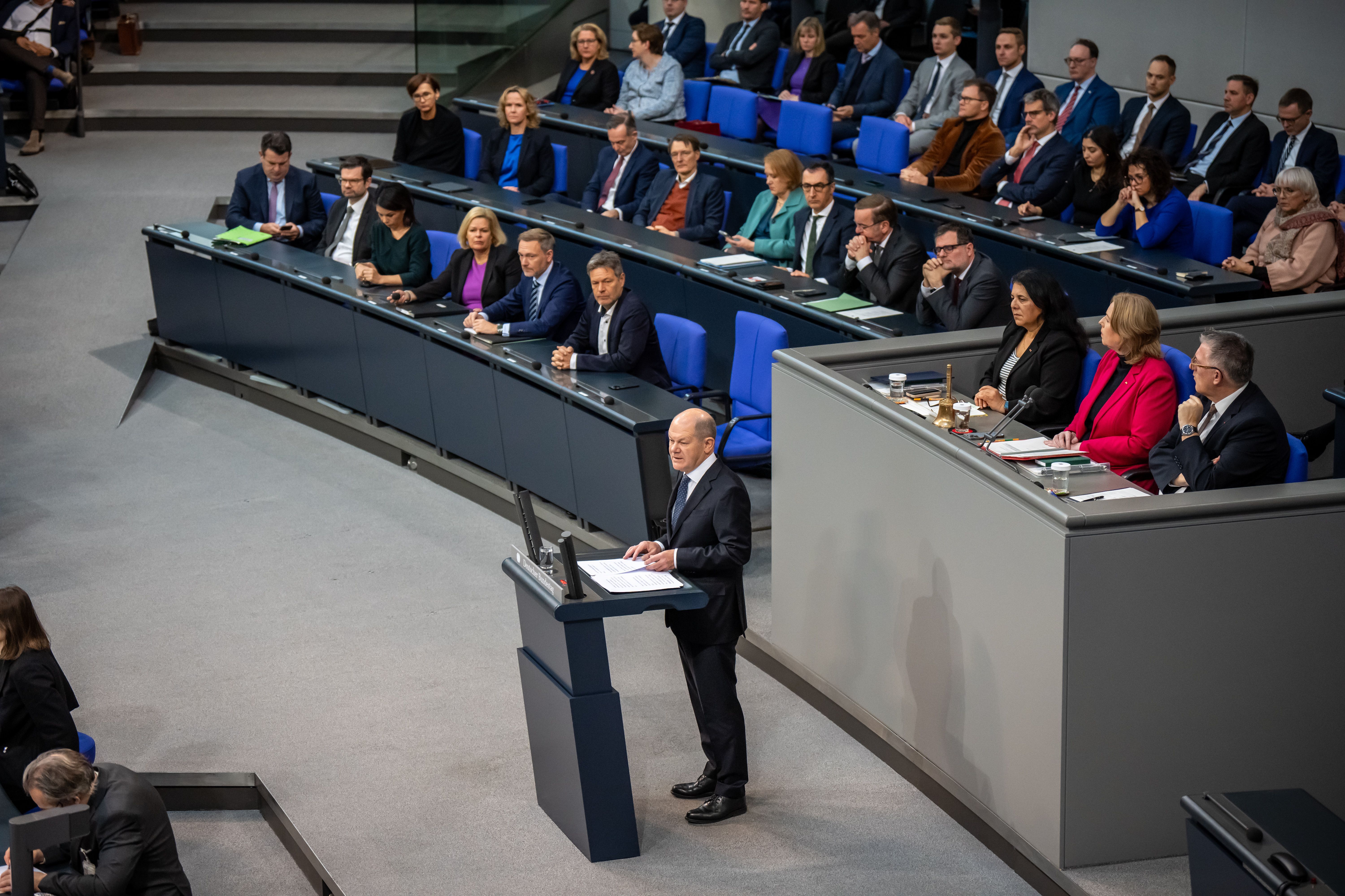 Merz Beschimpft Scholz Als "Klempner Der Macht" - Und Erntet Spott Und Häme