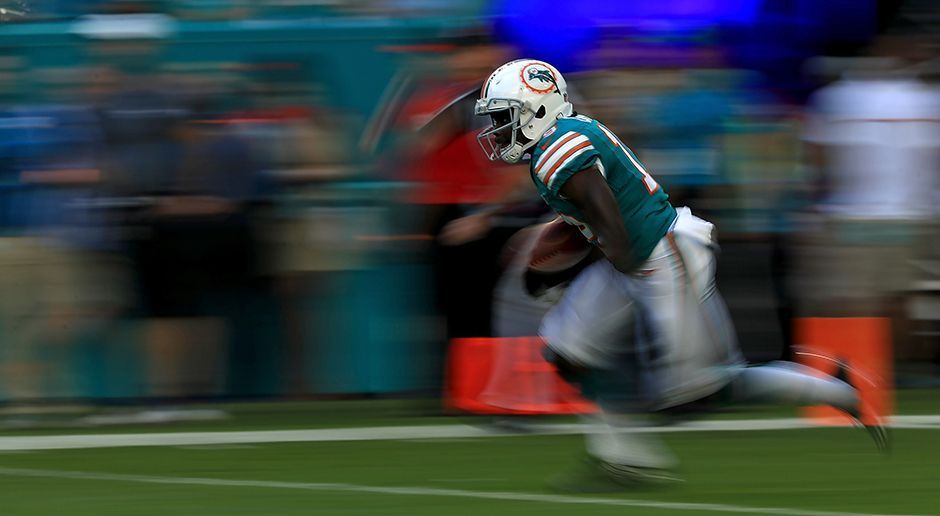 
                <strong>Miami Dolphins: Jakeem Grant (Wide Receiver)</strong><br>
                Zeit über 40 Yards: 4,38 SekundenJakeem Grant kommt bislang hauptsächlich als Punt- oder Kick-Returner zum Einsatz und beweist dabei regelmäßig, dass er einer der schnellsten Spieler im Kader der Dolphins ist.
              