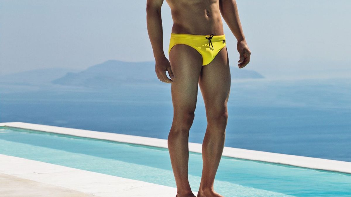 In Frankreich sind in öffentlichen Bädern keine Badeshorts erlaubt, sondern nur enge Badehosen.
