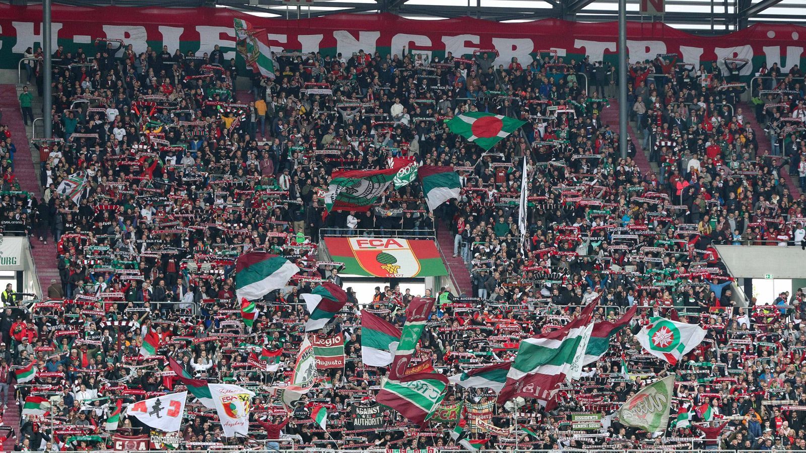 
                <strong>Ohne Platzierung: FC Augsburg</strong><br>
                &#x2022; Verkaufte Dauerkarten: Keine Angabe<br>&#x2022; Angebotene Dauerkarten: Unbegrenzte Anzahl<br>
              