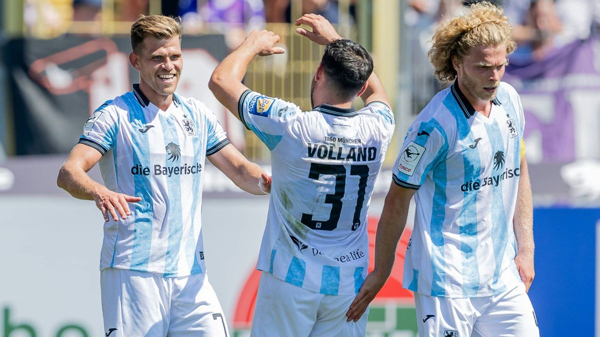 Niederlechner und Volland bejubeln das 2:0