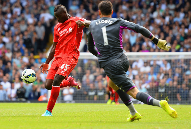 
                <strong>Mario Balotelli: 1 Tor = 26 Millionen Euro</strong><br>
                Weil Balotelli in der aktuellen Premier-League-Saison nur ein einziges Törchen schoss, ist die Rechnung einfach: Für den Treffer, den er beim 3:2-Sieg gegen Tottenham erzielte (Foto), muss Liverpool die stolze Summe von 26 Millionen Euro latzen.
              