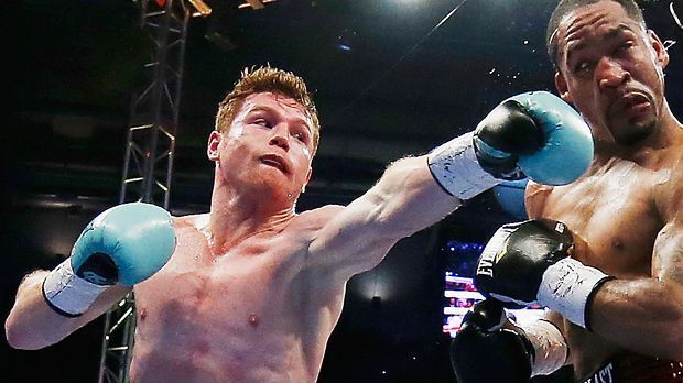 
                <strong>Saul "Canelo" Alvarez</strong><br>
                Saul "Canelo" Alvarez (li.) (45-1-1, 32 K.o.): Die Niederlage des 25-Jährigen gegen Floyd Mayweather war deutlich, änderte aber nichts an der rosigen Zukunft für den mexikanischen Publikumsliebling. Große Fights sind möglich, eventuell auch gegen "GGG"? Nächster Kampf: am 21. November in Las Vegas vs. Miguel Cotto. 
              