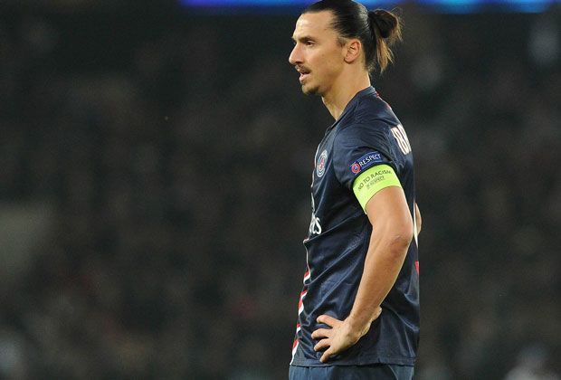 
                <strong>Enttäuschende Bilanz</strong><br>
                Jüngstes Beispiel: Im Achtelfinale der Champions League 2014/15 bleibt Ibrahimovic im Hinspiel gegen Chelsea (1:1) ohne Treffer. Im Rückspiel sieht er nach einer halben Stunde die rote Karte. PSG kämpft sich mit einem 2:2 trotzdem ins Viertelfinale. Weiter ging es für Zlatan bislang kaum!
              