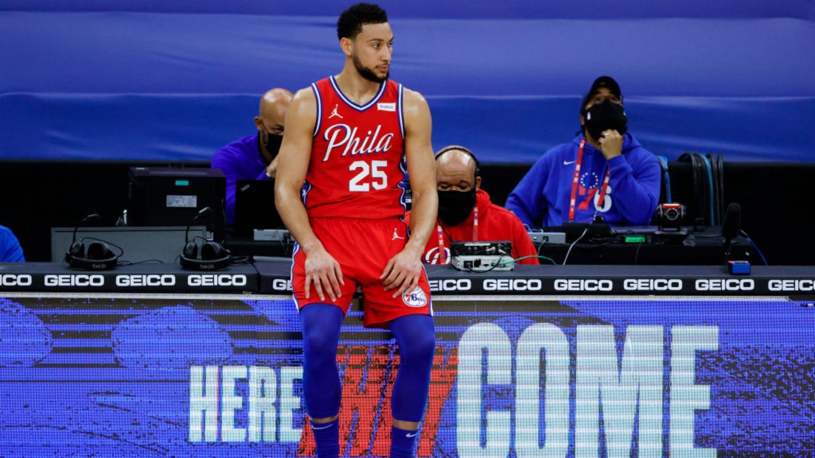 
                <strong>Ben Simmons (Philadelphia 76ers)</strong><br>
                 - Punkte: 16,1 - Rebounds: 7,9 - Assists: 7.6 - All-Star-Nominierungen: 3
              