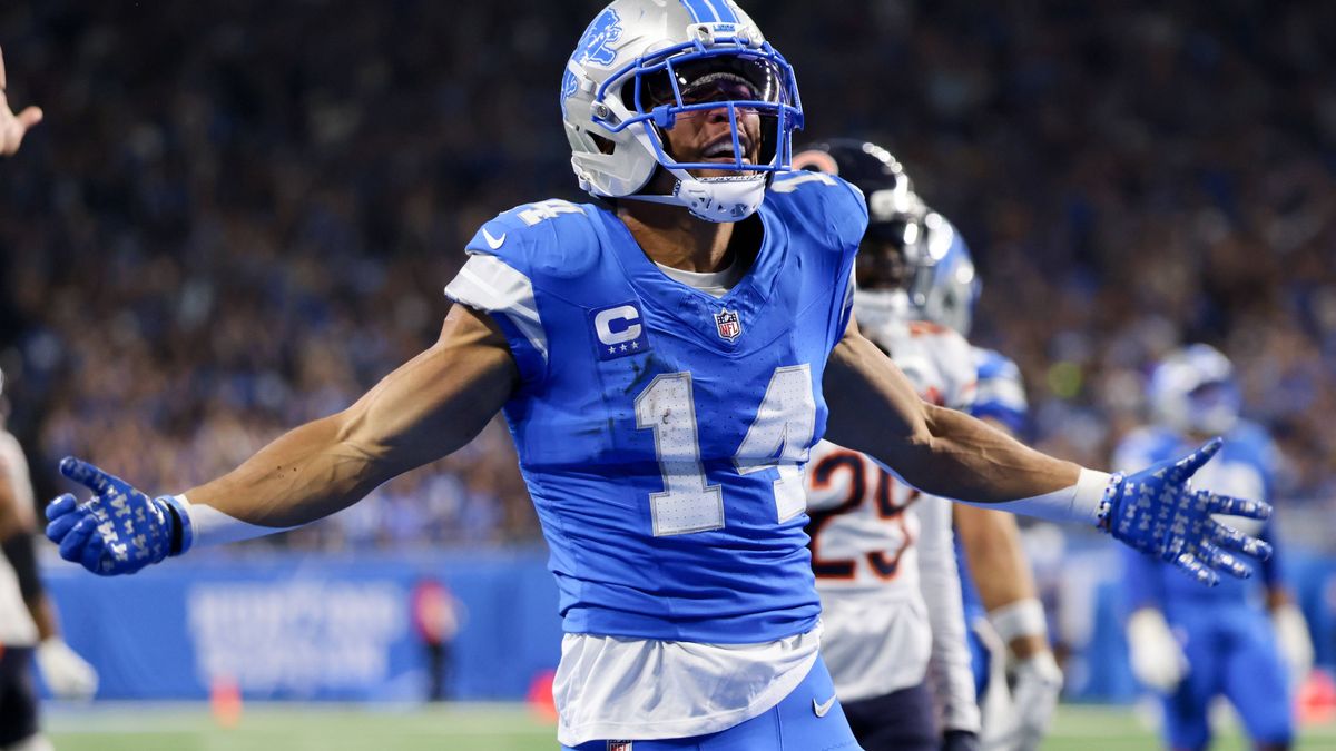 NFL, American Football Herren, USA Chicago Bears at Detroit Lions Sep 14, 2025; Detroit, Michigan, USA; Detroit Lions wide receiver Amon-Ra St. Brown (14) celebrates after a play against the Chicag...