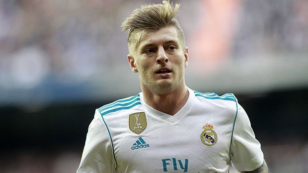 
                <strong>Toni Kroos (Mittelfeld / Real Madrid)</strong><br>
                345.494 Stimmen (43.3  %)
              