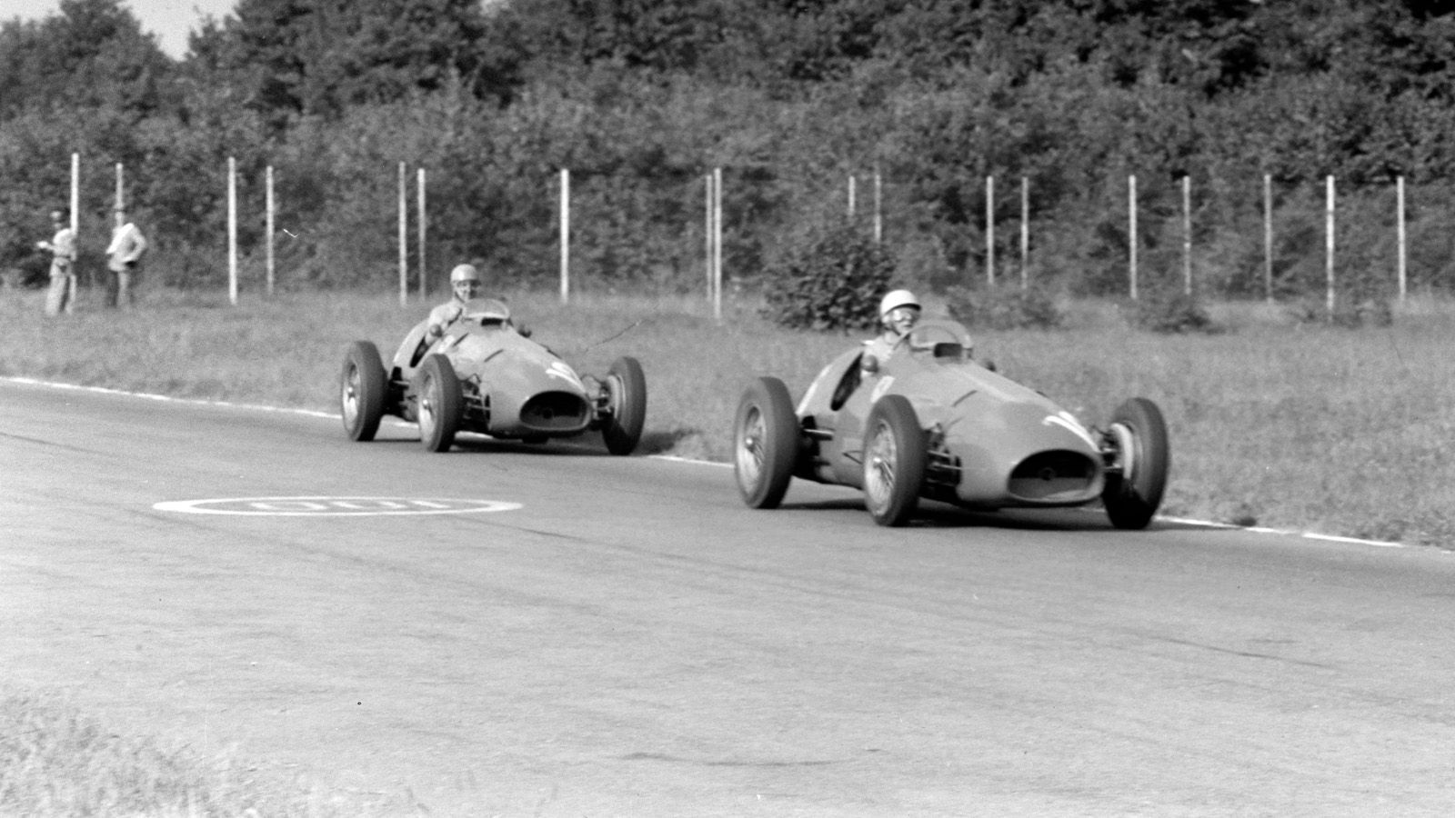 
                <strong>4. Ferrari 500 (Saison 1952), Siegquote: 87,5% </strong><br>
                7 Siege in 8 Rennen, 7 Pole Positions |Fahrer: Giuseppe Farina, Piero Taruffi, Andre Simon, Alberto Ascari, Luigi Villoresi
              