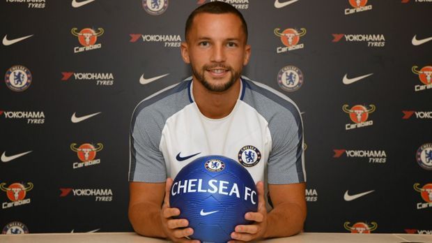 
                <strong>Danny Drinkwater (von Leicester zu Chelsea)</strong><br>
                Der englische Meister Chelsea war im Endspurt der Sommer-Transferperiode auch noch richtig aktiv. Zum einen verpflichteten die Londoner Mittelfeldspieler Danny Drinkwater von Leicester City. Der 27 Jahre alte Mittelfeldspieler soll 38 Millionen Euro Ablöse gekostet haben, was ihn zum Rekord-Abgang der "Foxes" macht. Drinkwater unterschrieb bei den "Blues" einen Fünfjahresvertrag und wird an der Stamford Brigde auch Ex-Mitspieler N'Golo Kante wiedersehen, mit dem er 2016 in Leicester sensationell englischer Meister wurde.
              