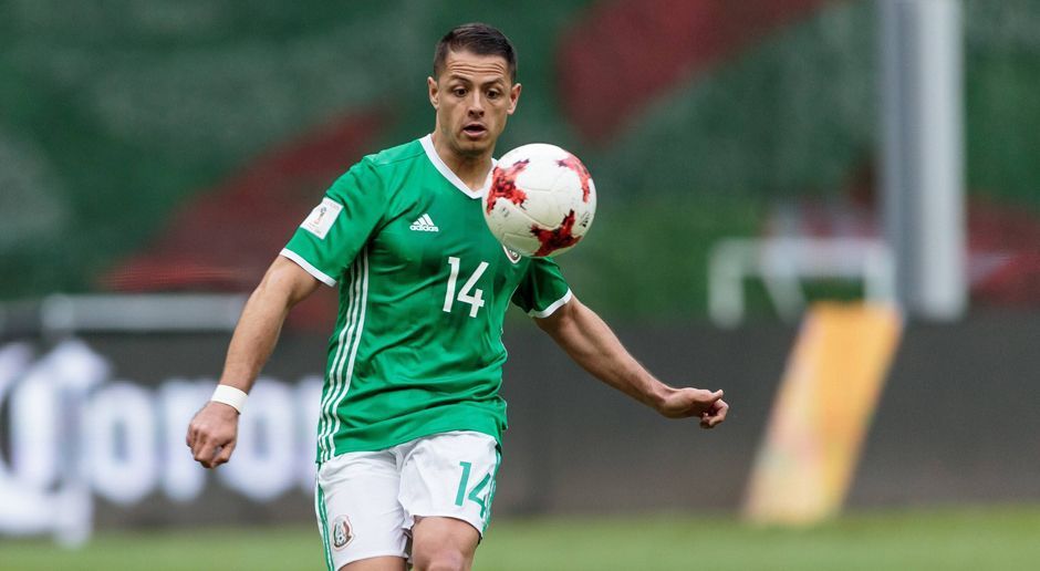 
                <strong>Chicharito (früher Bayer Leverkusen, jetzt West Ham United)</strong><br>
                Der mexikanische Rekordtorjäger (49 Tore), der mit bürgerlichem Namen Javier Hernandez heißt, spielt seit 2010 in Europa und hat Manchester United, Real Madrid, Bayer 04 Leverkusen und West Ham United in seiner Vita stehen. In seinen zwei Jahren bei der Werkself gelingen dem 100-maligen Nationalspieler zwischen 2015 und 2017 in 54 Bundesliga-Spielen 28 Tore. Anfangs trifft der heute 29-Jährige wie er will und verdrängt die Klublegende Stefan Kießling. Allerdings verschlechtert sich seine Torquote im letzten Dreivierteljahr erheblich und wird auch in England nicht viel besser. Diese Saison beendet er mit 8 Toren in 28 Spielen.
              