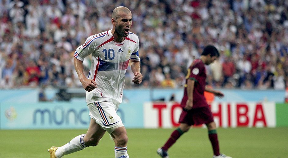 
                <strong>Zinedine Zidane</strong><br>
                Zinedine Zidane: Selbstverständlich fehlt eine der größten französischen Sportlegenden nicht in Trezeguets Team. Zinedine Zidane gewann ebenfalls 2000 die Europameisterschaft.
              