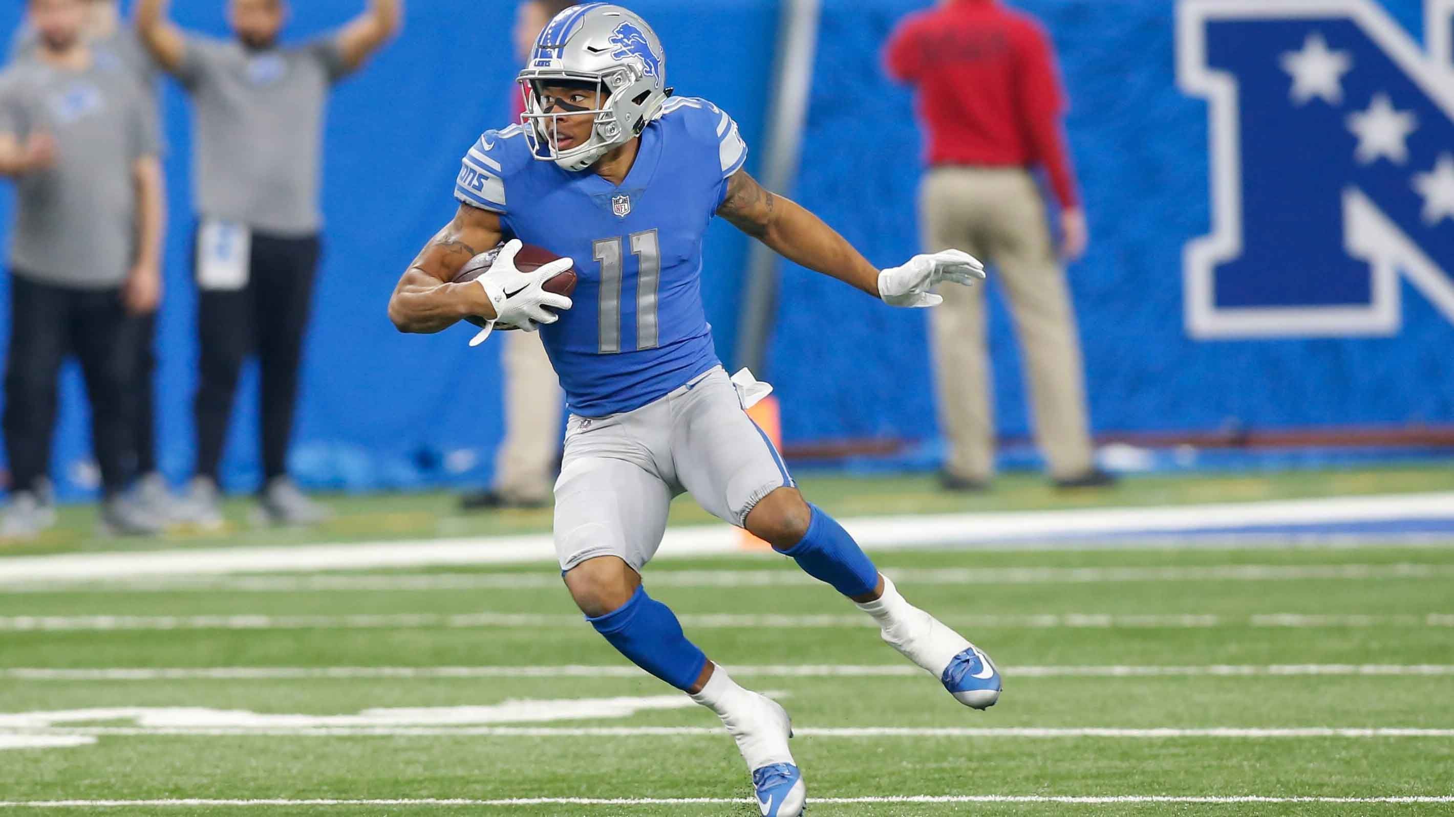 
                <strong>Marvin Jones Jr. (Wide Receiver, Free Agency)</strong><br>
                Hilfe bekommt Lawrence dabei von Neuzugang Marvin Jones Jr. (Foto). Der 31-jährige Wide Receiver hat bei den Detroit Lions gezeigt, dass er den Unterschied ausmachen kann. Jones trifft im Wide-Receiver-Trupp bei den Jacksonville Jaguars auf DJ Chark und Laviska Shenault. Rookie-Running-Back Travis Etienne wird sich die Snaps mit James Robinson teilen, während Routinier Carlos Hyde das Duo ergänzt. Bei den Tight Ends konnte mit James O'Shaughnessy ein Vertical Threat gehalten werden, Chris Manhertz hingegen ist eher fürs Blocken zuständig. Hier sollte vor Saisonstart noch mehr in die Kadertiefe investiert werden.
              