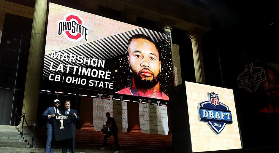 
                <strong>Marshon Lattimore landet bei den Saints</strong><br>
                Die New Orleans Saints wollten unbedingt einen potenziellen Starting-Cornerback draften. Kein Problem, denn im diesjährigen Draft sind auf der Position besonders starke Talente zu haben. Dass sich die Franchise jedoch schlussendlich die Dienste des wohl besten Cornerbacks des Drafts mit Pick elf sichern kann, hätte wohl niemand vorhergesehen. Marshon Lattimore rutschte völlig überraschend aus den Top 10. Da ließen sich die Saints nicht zweimal bitten.
              