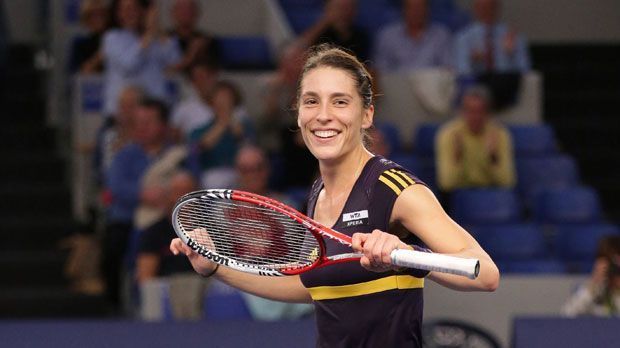 
                <strong>Turnier-Sieg!!</strong><br>
                In South Carolina ist Andrea Petkovic nun das lang ersehnte Erfolgserlebnis gelungen: der Sieg beim WTA-Turnier in Charleston! Und was gibt es zum Schluss? Natürlich, den "Petko-Dance"!
              