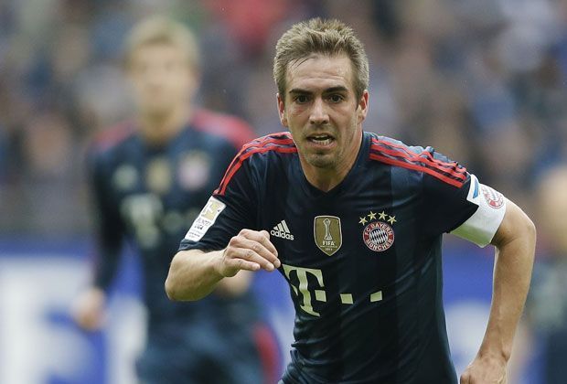 
                <strong>Bayern München - Philipp Lahm</strong><br>
                In der Nationalmannschaft zurückgetreten, beim FC Bayern weiterhin der Kapitän: Philipp Lahm kehrt nach dem Weltmeistertitel zum FC Bayern zurück und trägt selbstverständlich wieder die Kapitänsbinde.
              