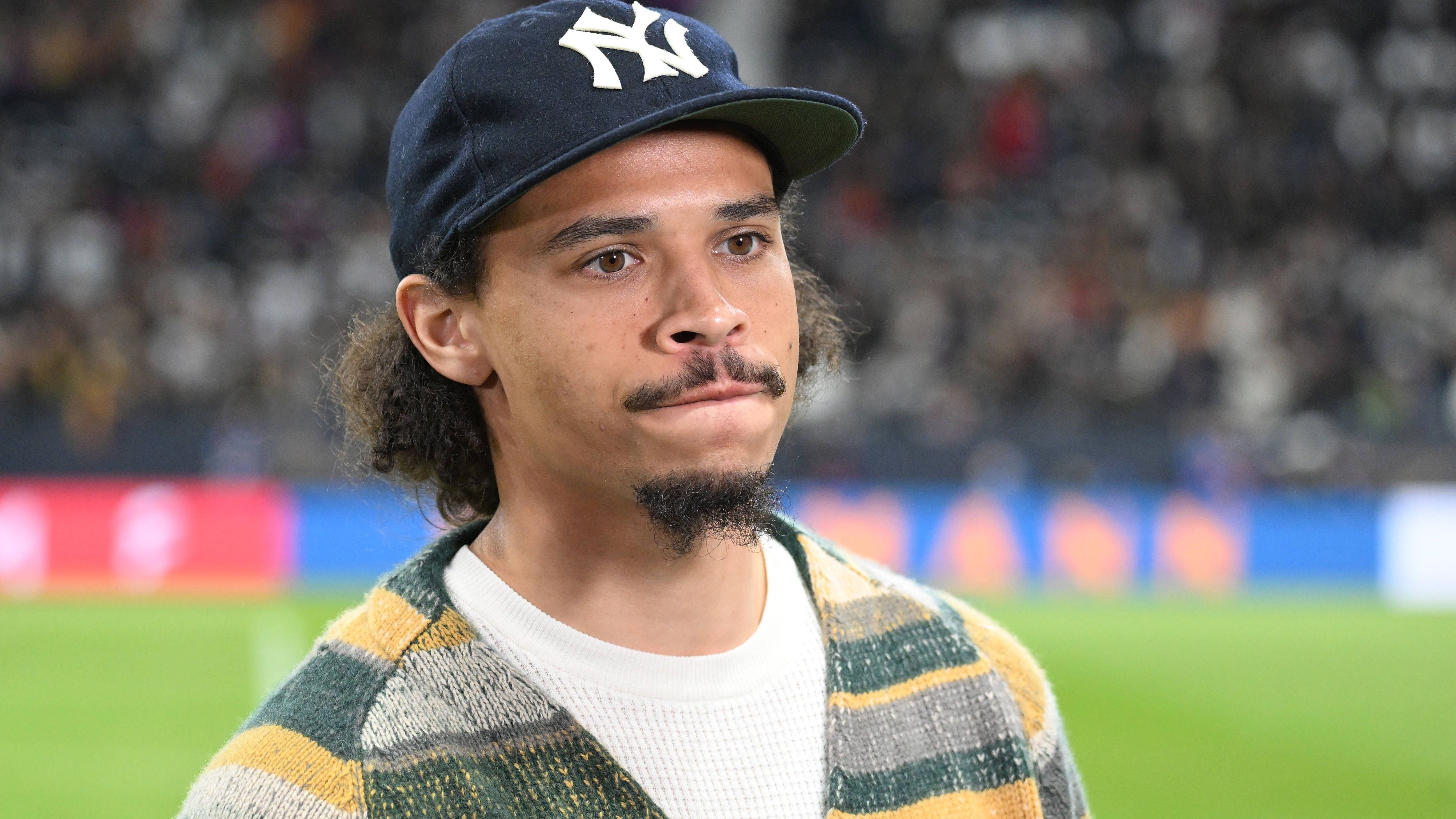 <strong>VERLIERER: Leroy Sane</strong><br>Mit Einschränkung taucht hier der Münchner auf, dem seine Rote Karte aus dem Österreich-Spiel zunächst Mal den Stammplatz gekostet hat. Die Zeichen hat er trotzdem erkannt: In Frankfurt ließ er sich bei der Mannschaft blicken.