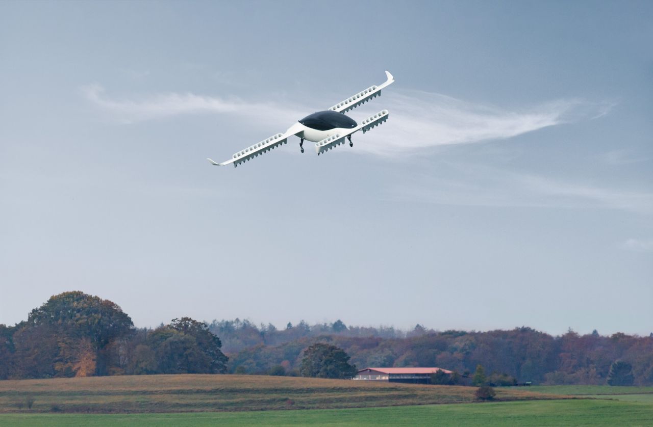 Lilium sieht mehr aus wie ein Jet als eine Drohne, ist aber trotzdem eine. Das Lufttaxi aus Bayern soll bis zu fünf Personen 300 Kilometer weit fliegen können. 2025 könnte es losgehen.