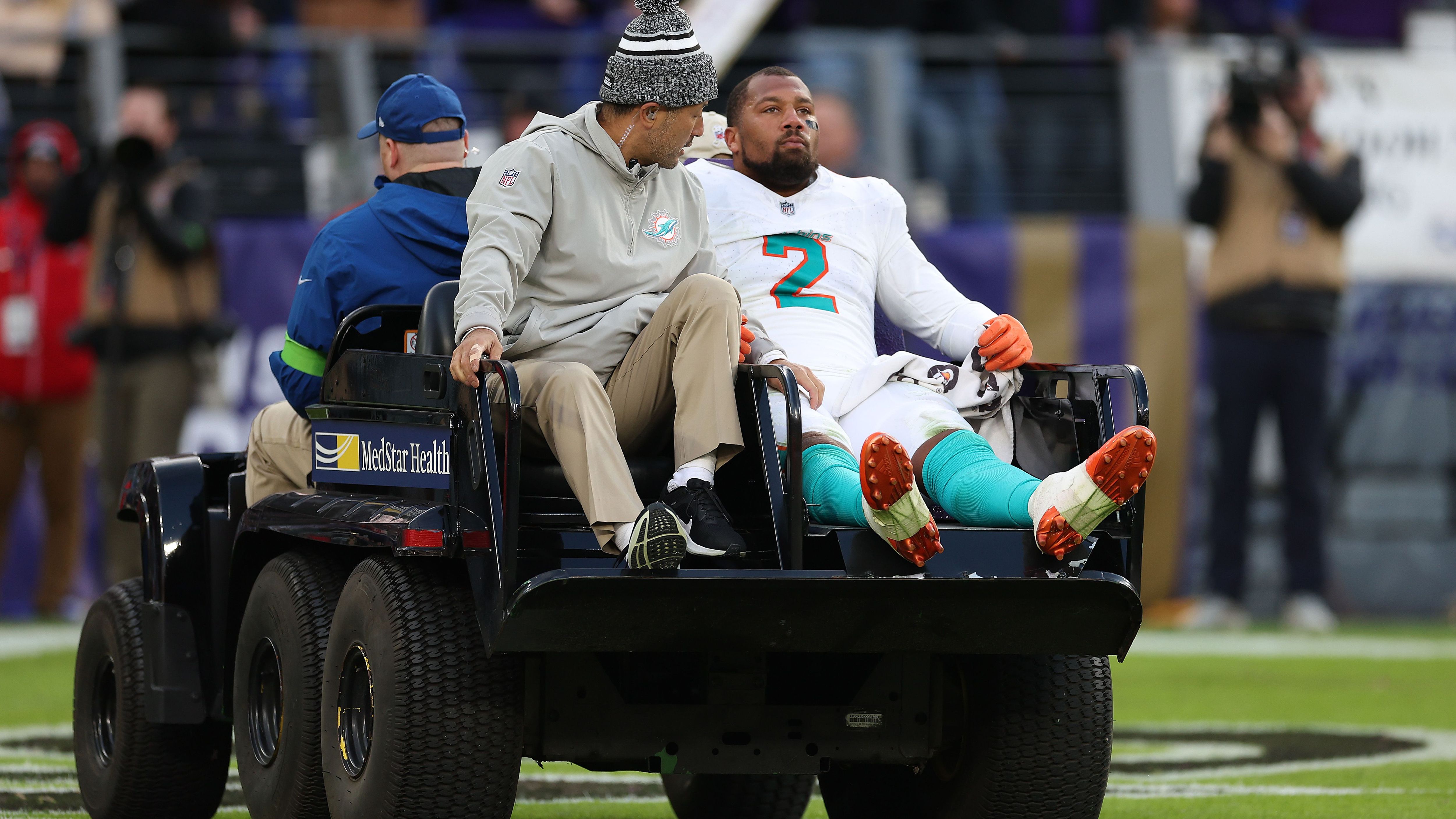 <strong>Bradley Chubb: Knie</strong><br>An Neujahr riss sich Bradley Chubb das Kreuzband, daher bangen die Miami Dolphins um ihren Star-Edge-Rusher. Für den Saisonstart könnte es knapp werden, Chubbs Comeback wird vom Heilungs-Prozess des Knies abhängen. Der Linebacker beteuerte zuletzt, dass er sich auf einem guten Weg befinde. Überstürzen wolle man in Miami allerdings nichts.