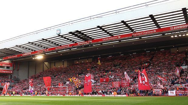 
                <strong>The Kop</strong><br>
                The Kop: Wie Borussia Dortmund hat auch der FC Liverpool einen legendären Fanblock. Hier standen früher die treuesten Fans, 1994 wurde "The Kop" in eine Sitzplatztribüne umgewandelt. Ein Mythos ist der Block dennoch nach wie vor und tauchte auch im Hashtag #kloppforthekop auf.
              