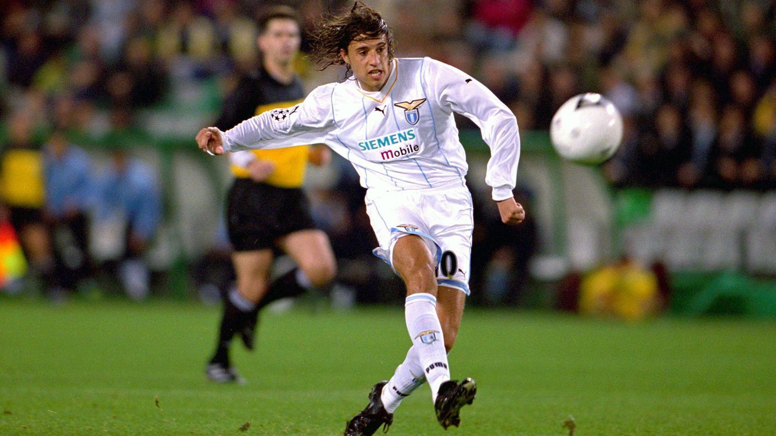 
                <strong>2000: Hernan Crespo</strong><br>
                &#x2022; Ablösesumme: 56,81 Millionen Euro<br>&#x2022; Aufnehmender Verein: Lazio Rom<br>&#x2022; Abgebender Verein: AC Parma<br>
              