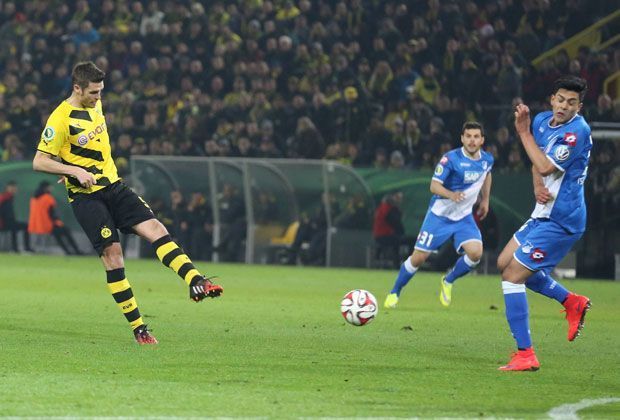 
                <strong>7.4.2015</strong><br>
                Sebastian Kehl schießt Borussia Dortmund mit seinem Treffer zum 3:2 gegen Hoffenheim ins Pokal-Halbfinale. Es ist Kehls erster Treffer im DFB-Pokal für den BVB.
              