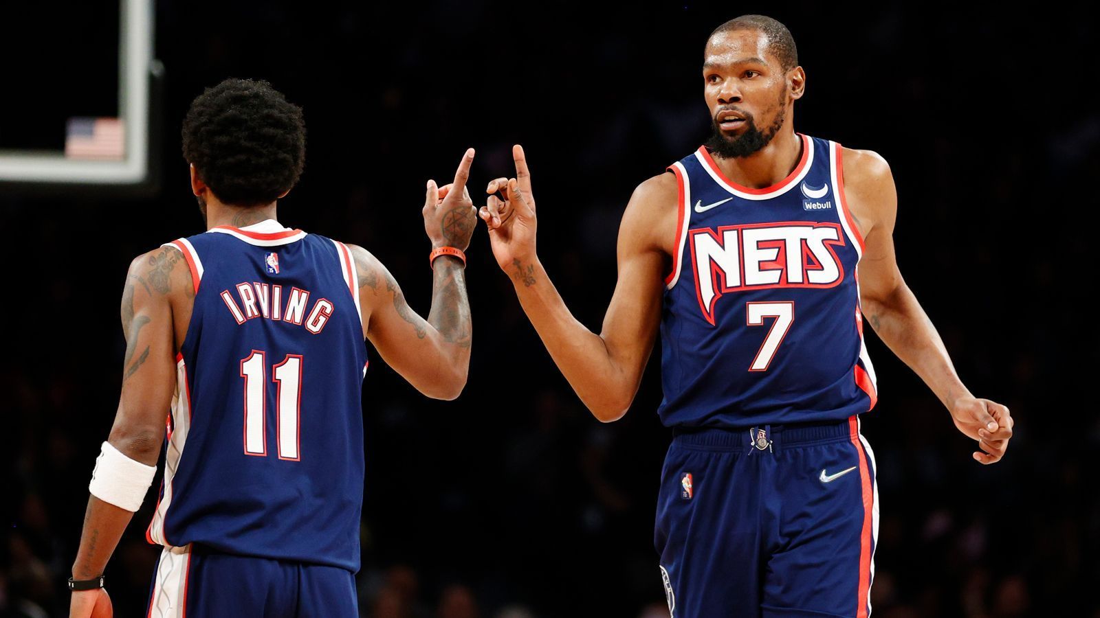 
                <strong>Brooklyn Nets (Eastern Conference)</strong><br>
                &#x2022; Bilanz: 44-38 <br>&#x2022; Topscorer: Kevin Durant mit 29,9 Punkten im Schnitt<br>&#x2022; NBA-Titel: -<br>
              