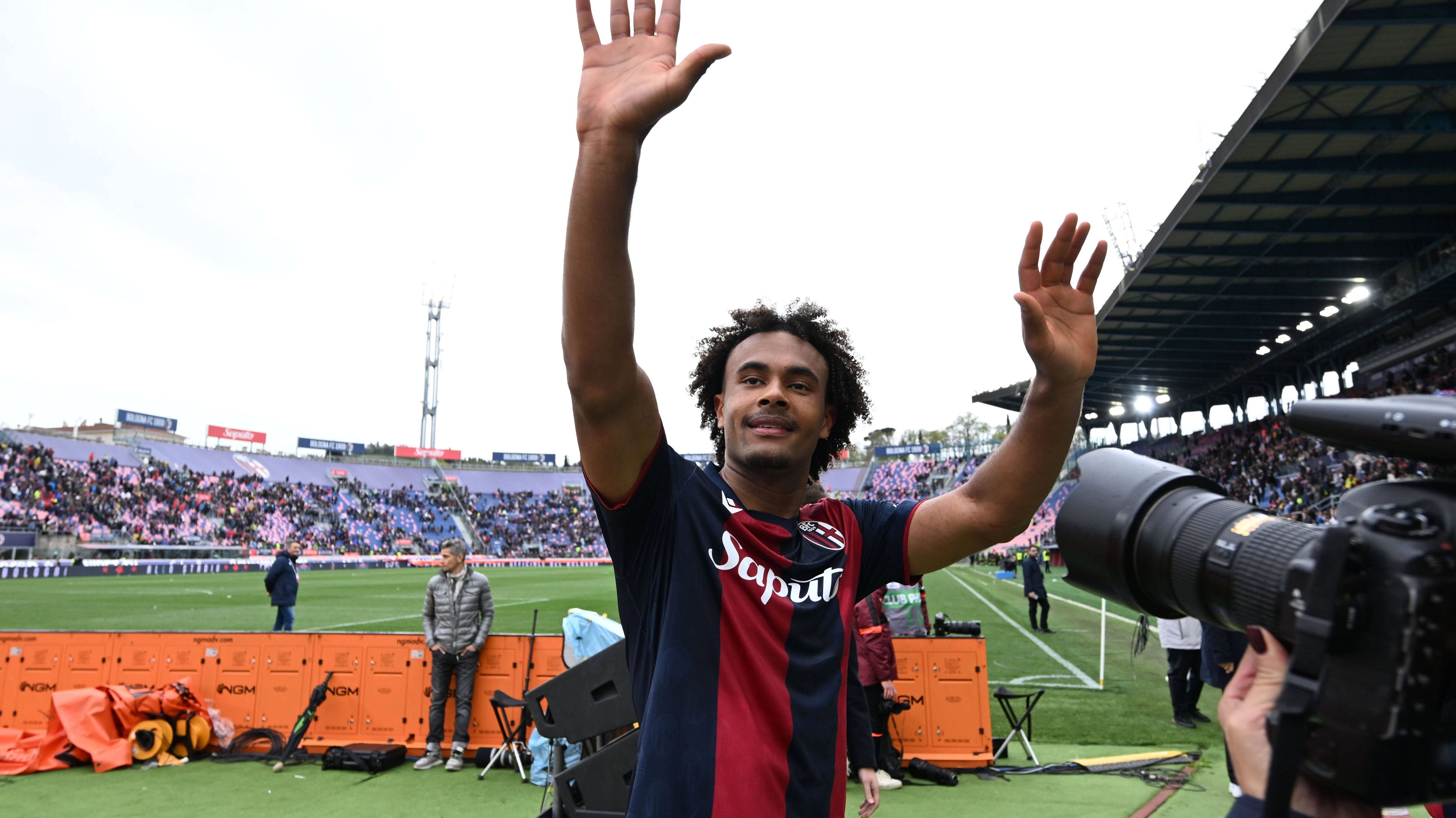 <strong>Italien: FC Bologna (4.)</strong><br>Einer der Leistungsträger ist der Ex-Münchner Joshua Zirkzee, der bereits bei zehn Saisontoren und vier Vorlagen steht und seinen Durchbruch geschafft hat. Seinen Marktwert hat er auf 40 Millionen Euro gesteigert. Auch er hat das Interesse auf sich gezogen, angeblich sollen unter anderem Manchester United und der FC Arsenal baggern. Er will aber wohl zur AC Mailand.