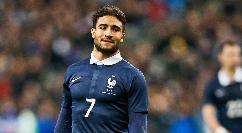 
                <strong>Nabil Fekir (Olympique Lyon)</strong><br>
                Nabil Fekir (Olympique Lyon): Mit bisher zwölf Saisontoren und drei Vorlagen in 15 Spielen hat auch Lyons Nabil Fekir in den vergangenen Wochen auf sich aufmerksam gemacht. Der 24-Jährige, der auch für die französische Nationalmannschaft spielt, fühlt sich im offensiven Mittelfeld am wohlsten, kann aber auch als Mittelstürmer oder Rechtsaußen eingesetzt werden. Zuletzt machte er Schlagzeilen mit seinem Messi-Jubel: Wie der Barca-Star zog Fekir nach einem Doppelpack gegen Saint-Etienne (5:0) sein Trikot aus und hielt es mit seiner Rückennummer nach vorne hoch in Richtung Fanblock. Eine Aktion, die bei den Lyon-Anhängern nicht so gut ankam - vielleicht aber bei Vorbild Messi? Lyon könnte mit seinem Transfer jedenfalls von den Neymar-Millionen profitieren, denn Barcelona müsste Fekir aus seinem bis 2020 laufenden Vertrag rauskaufen.
              