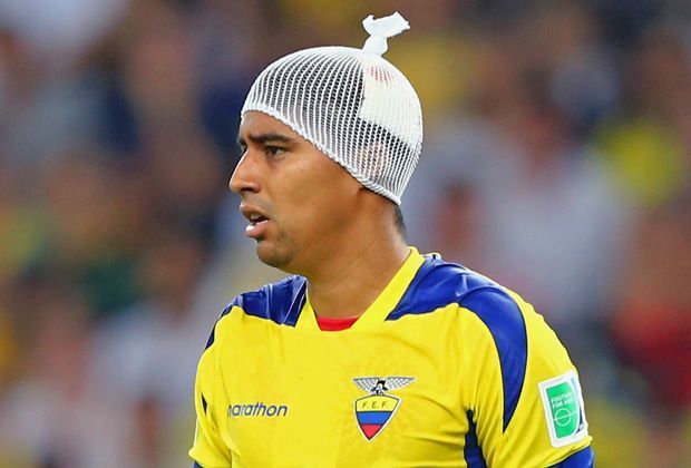 
                <strong>Ecuador vs. Frankreich (0:0) - Noboa mit Haarnetz</strong><br>
                ...Dieser spielte nach einem Zusammenstoß mit Frankreichs Blaise Matuidi ab der 30. Spielminute mit einem Kopfverband weiter.
              