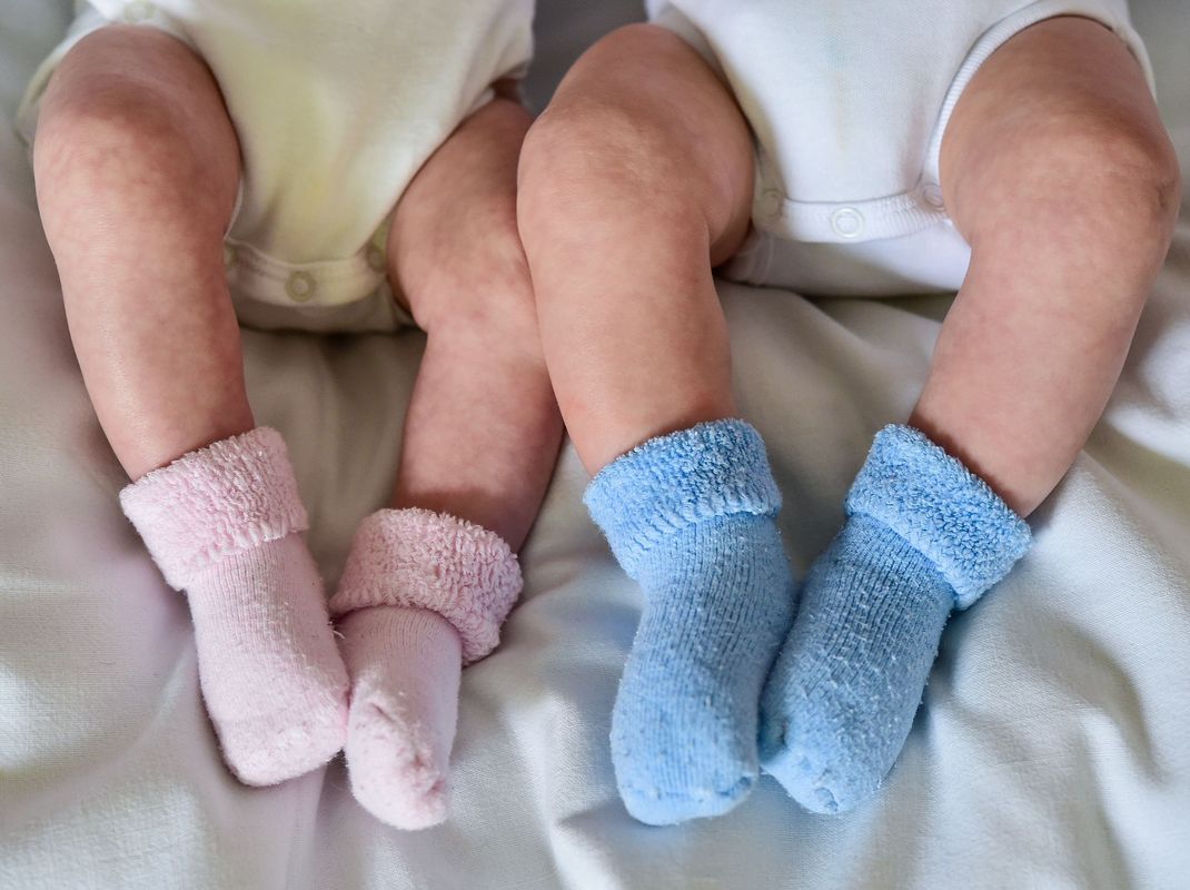 In Deutschland werden immer weniger Kinder geboren. (Symbolbild)