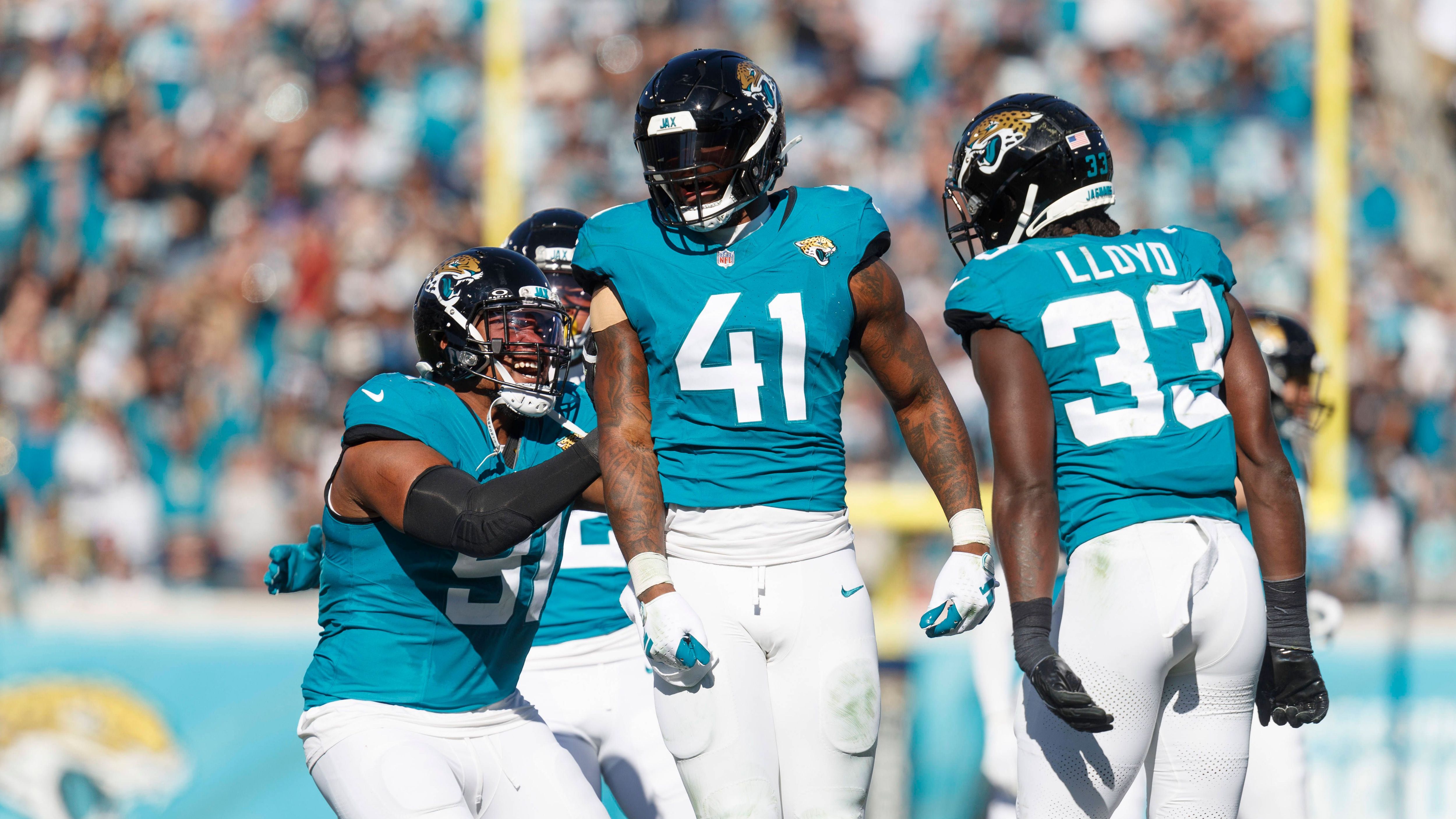 <strong>Platz 11: Jacksonville Jaguars<br></strong>Die Jaguars siedelten sich vergangene Saison im oberen Mittelfeld der Defensiven an. Der Pass Rush ließ - abseits von Josh Allen - etwas Durchschlagskraft vermissen. Defensive Liner Arik Armstead und Zweitrunden-Pick Maason Smith sollen hier Abhilfe schaffen. Die Secondary ist solide, lässt allerdings einen wirklichen Unterschiedsspieler vermissen.&nbsp;