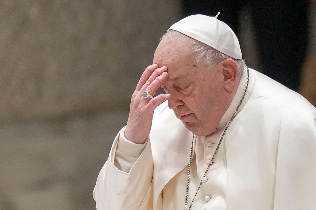 Papst Franziskus liegt in Rom im Krankenhaus.