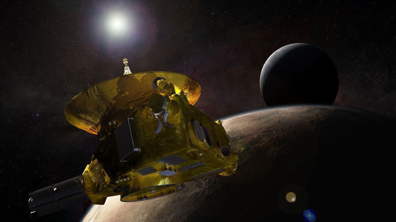 Was bis 1978 keiner ahnte: Pluto ist in Wirklichkeit Teil eines Doppelsystems. Sein Mond Charon ist nicht viel kleiner als Pluto. Daher kreisen sie um sich selbst und zeigen sich wie zwei Kampfhunde immer dieselbe Seite.