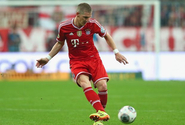 
                <strong>FC Bayern: Bastian Schweinsteiger</strong><br>
                Die Defensiven Mittelfeldspieler - Auf der Position vor der Abwehr ist derzeit kein Vorbeikommen am Nationalspieler. Der 29-Jährige ist der Denker und Lenker in Guardiolas Spielsystem und schoss in der Champions League zuletzt zwei wichtige Treffer gegen Arsenal und ManUnited.
              