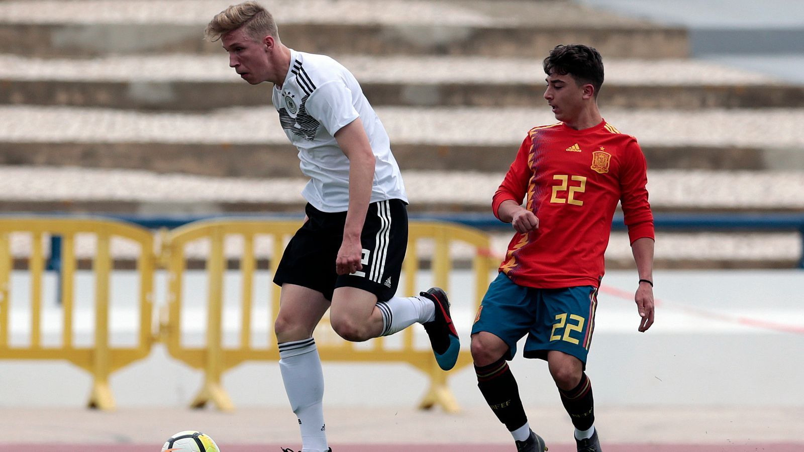 
                <strong>Lasse Rosenboom</strong><br>
                Position: AbwehrAlter: 17 JahreVerein: SV Werder BremenU17-Länderspiele: 5/0 Tore
              