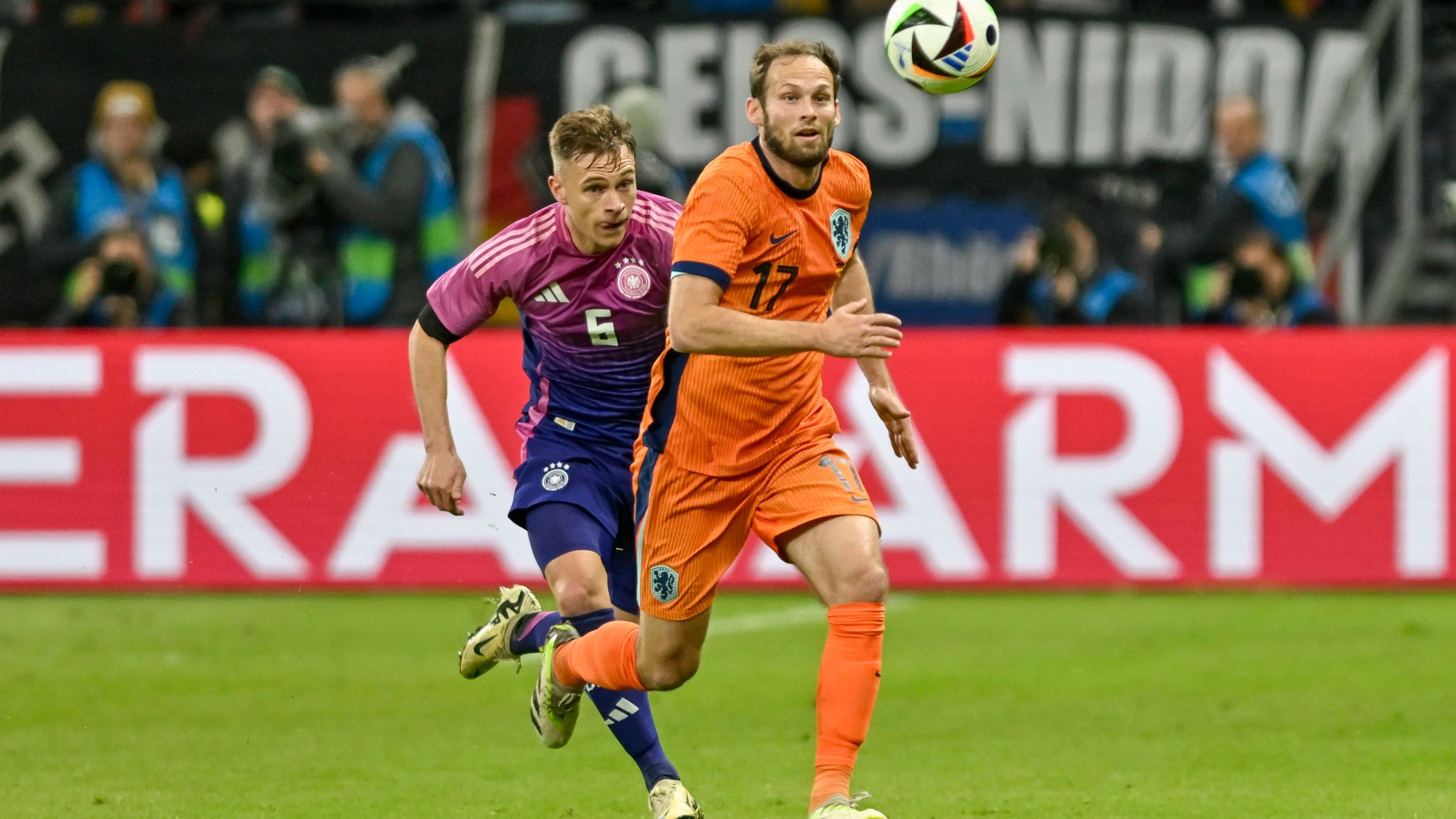 <strong>Daley Blind</strong><br>106. Länderspiel für den früheren Münchner, der auf der linken Seite zeitweise einen schweren Stand hat und nach einem Foul an Wirtz früh Gelb sieht (17.). Gefährlicher Freistoß (33.).  Nach dem Wechsel deutlich weniger gefordert.<br><strong><em>ran</em>-Note: 3</strong>