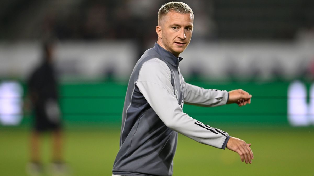 MLS, Fussball Herren, USA MLS Cup Playoffs-Round One-Colorado Rapids at LA Galaxy Oct 26, 2024; Carson, California, USA; Los Angeles Galaxy forward Marco Reus (18) warms up before the match against...