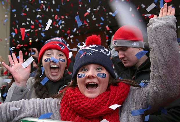 
                <strong>Die Fans sind happy</strong><br>
                Trotz der Kälte in Bosten - die Fans der New England Patriots sind am Mittwoch einfach richtig gut drauf.
              