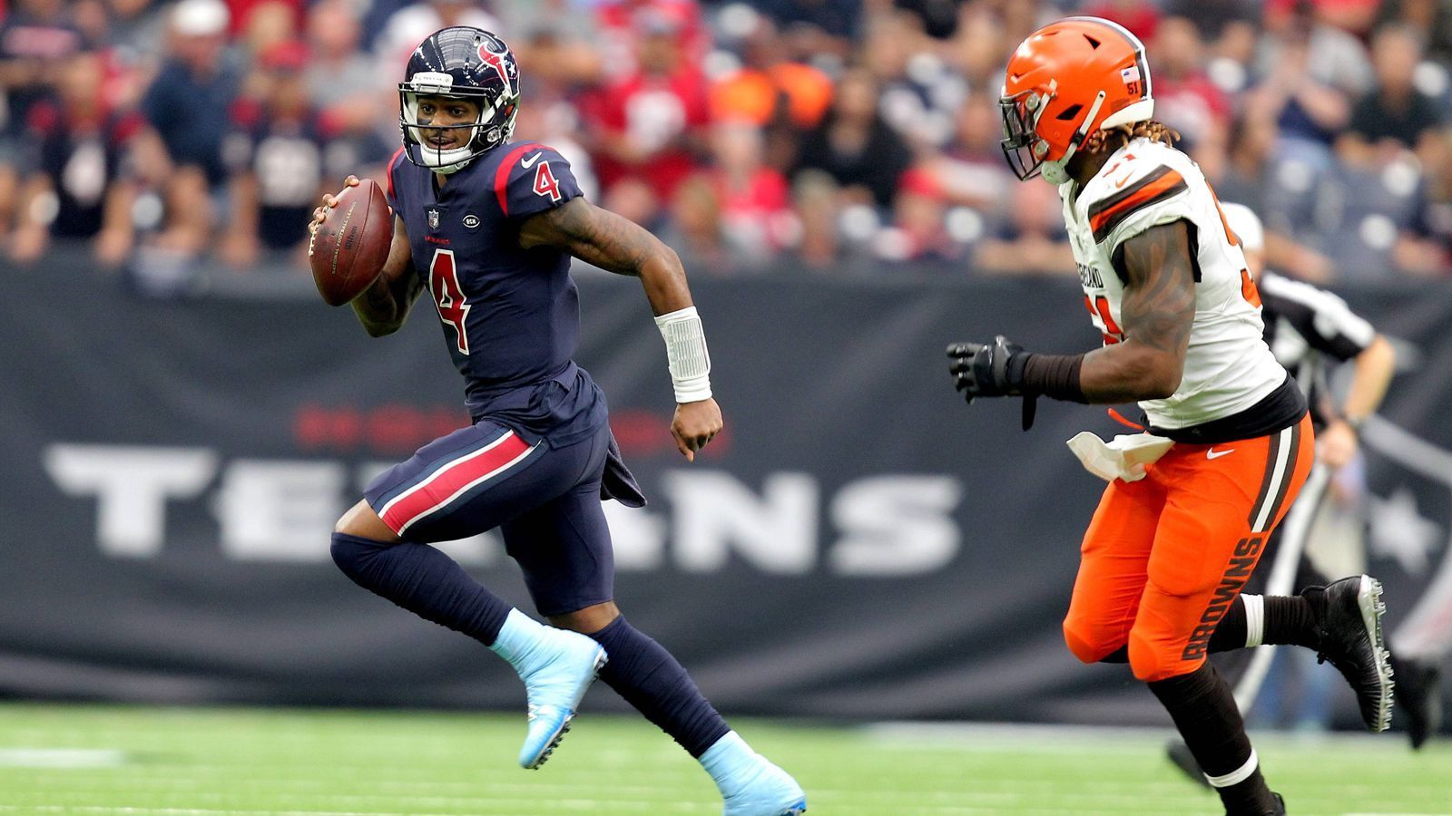 
                <strong>Week 13: Deshaun Watson - Cleveland Browns at Houston Texans</strong><br>
                Als neue Hoffnung der Browns soll Deshaun Watson die Franchise zurück zum Erfolg führen. Bei seinem ehemaligen Team, den Houston Texans, machte der Quarterback 2021 kein Spiel. Weil beide Teams dritter in ihrer Division wurden, spielen sie in der kommenden Saison gegeneinander. Das Spiel findet in Houston statt. 
              