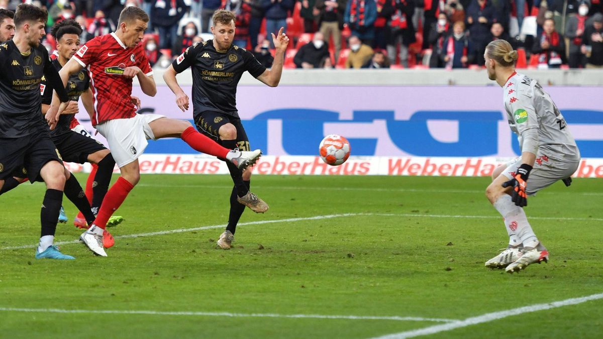 Nils Petersen bewahrt Freiburg vor Niederlage
