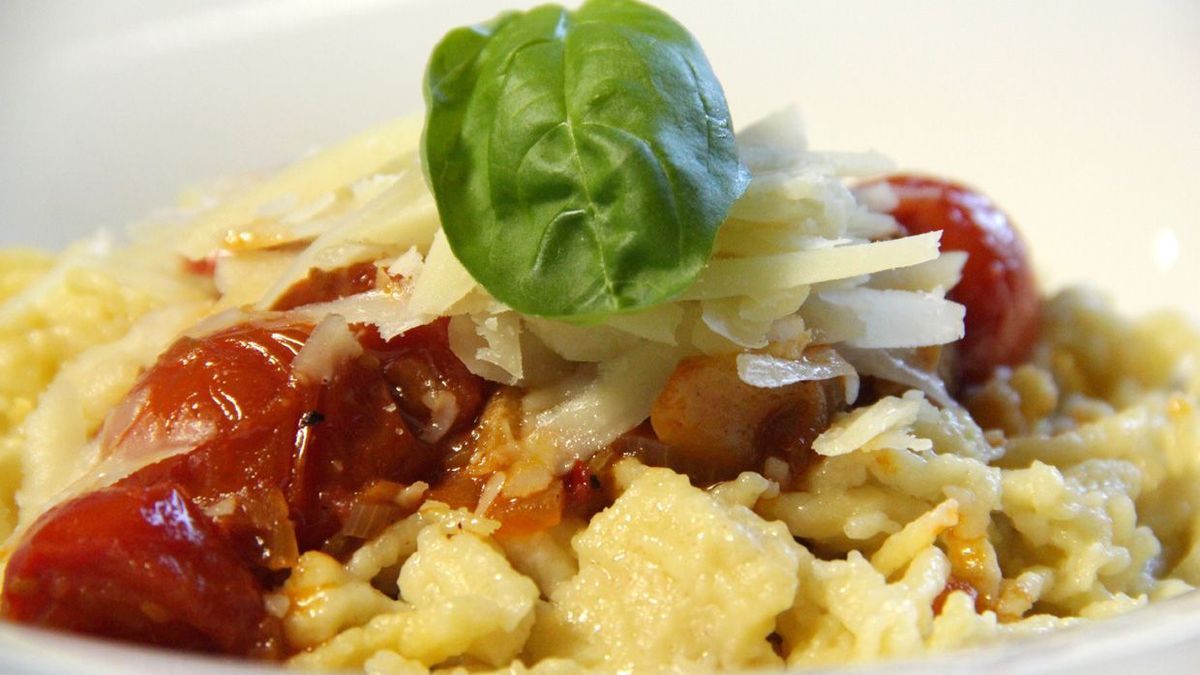 Spätzle mit Kirschtomaten und frischem Parmesan