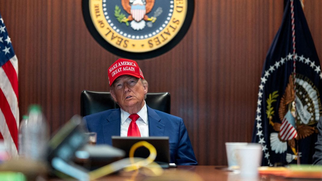 US-Präsident nimmt an einem Meeting in Washington teil.