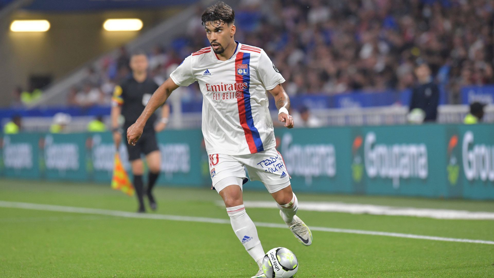 
                <strong>Lucas Paqueta (Olympique Lyon)</strong><br>
                Könnte Newcastles Rekord-Transfer werden – und damit "OL" wieder reichlich Geld in die Kasse spülen. Denn schon der bisherige Rekordhalter Bruno Guimaraes, der etwas mehr als 50 Millionen Euro kostete, kam im Januar 2022 aus Lyon. Der brasilianische Mittelfeldspieler Paqueta wird laut "The Times" ebenfalls für 50 Millionen gehandelt – allerdings Pfund, was knapp 60 Millionen Euro sind.
              