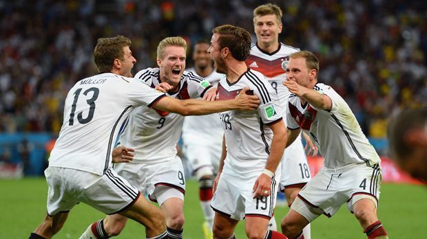 
                <strong>Deutschland</strong><br>
                Die FIFA-Weltrangliste zeigt: Das deutsche Nationalteam ist nicht nur Weltmeister, es gehört auch nach dem offiziellen Ranking zur Weltspitze. 1411 Punkte bringen Jogi Löws Team auf Platz zwei, nur Argentinien liegt mit 1473 Punkten noch vor den Deutschen. Diese zehn Teams sind davon allerdings weit entfernt - sie bilden das Ende der Liste.
              