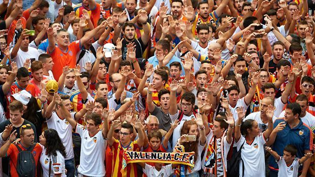 
                <strong>Platz 4: FC Valencia </strong><br>
                Platz 4: FC Valencia (62,0 Mio. Euro). Die Ost-Spanier bekommen 29 Prozent mehr als die Saison zuvor - das sind fast 18 Millionen Euro mehr.
              