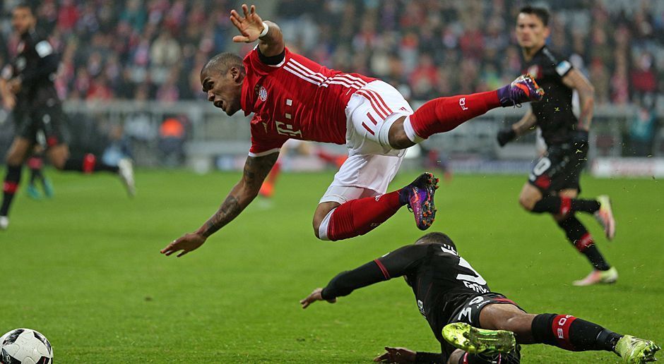 
                <strong>Douglas Costa</strong><br>
                Douglas Costa: Ihm fehlte ein wenig Spritzigkeit, zudem tat er sich mit dem aggressiven Pressing der Leverkusener schwer. Seine Flanken fanden kaum einmal einen Abnehmer. Vergab in der 56. Minute die dicke Chance zum 2:1 – wachte daraufhin bis zu seiner Auswechslung kurz auf. ran-Note: 4+
              