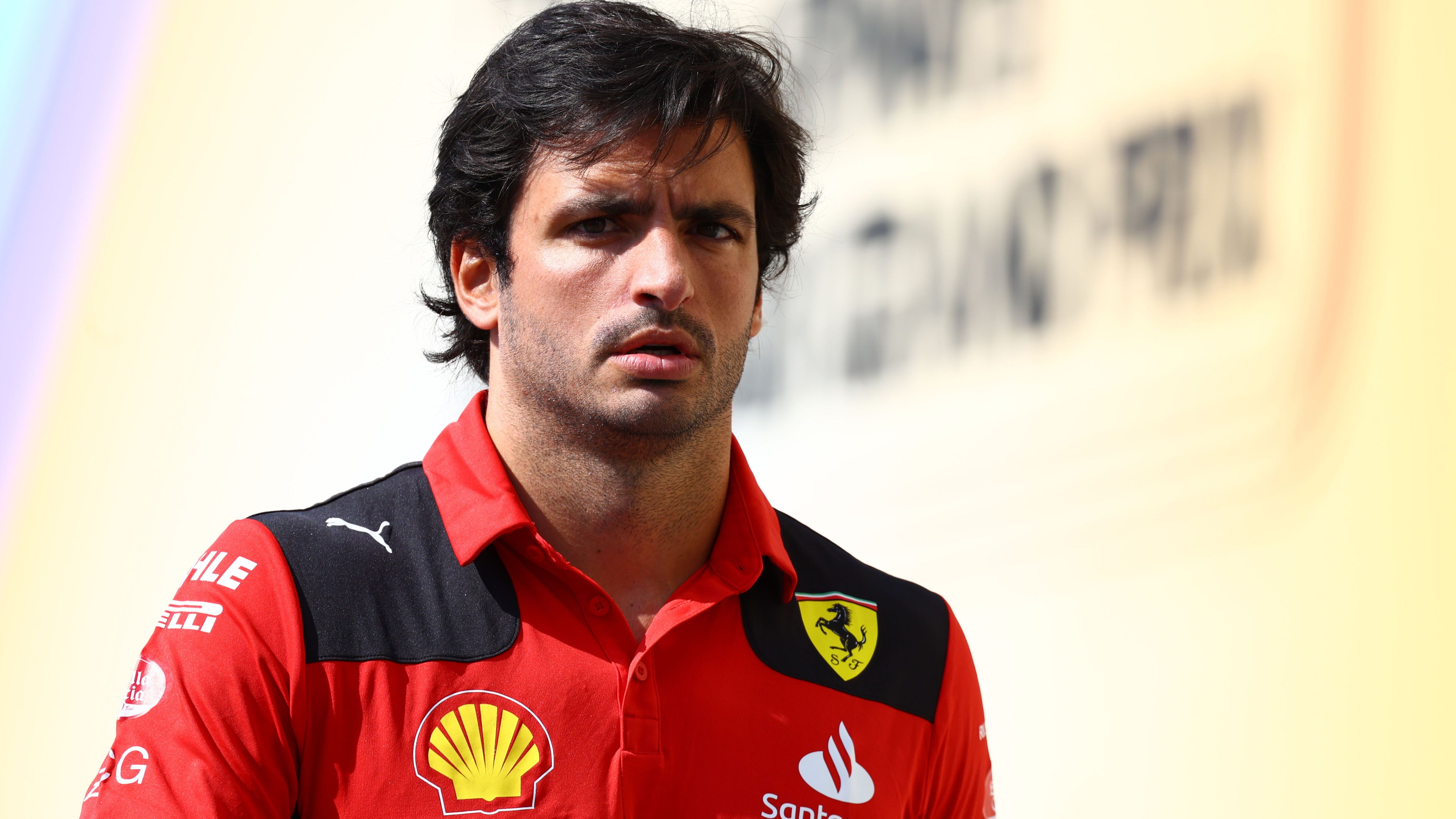 <strong>Carlos Sainz (derzeit Ferrari)</strong><br>Mit der Ankunft von Hamilton bei Ferrari ist der Spanier Sainz sein Cockpit bei der Scuderia los. Dass er in der Formel 1 aber mit den Besten mithalten kann, hat er über Jahre bewiesen. Kommt es also schlicht zum Tausch zwischen Hamilton und dem 29-Jährigen?