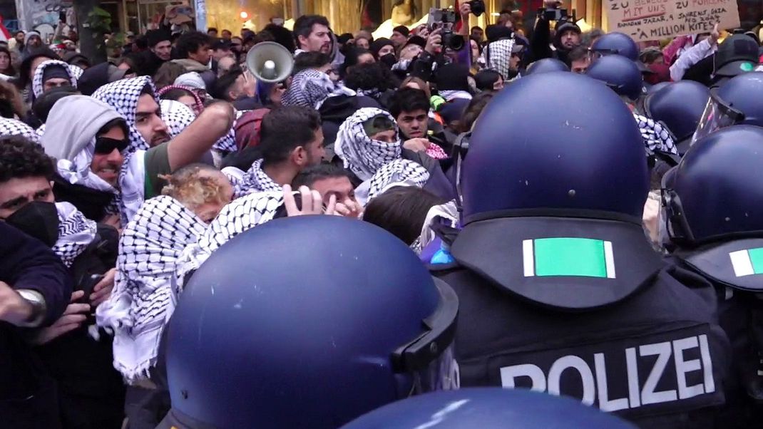 Die pro-palästinensische Demonstration "Demo gegen Genozid in Gaza" begann beim Kottbusser Tor.